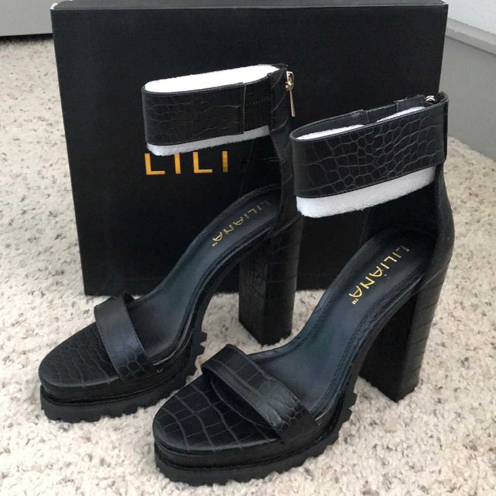 Liliana - Open Toe Ankle Strap Chunky Block Heels